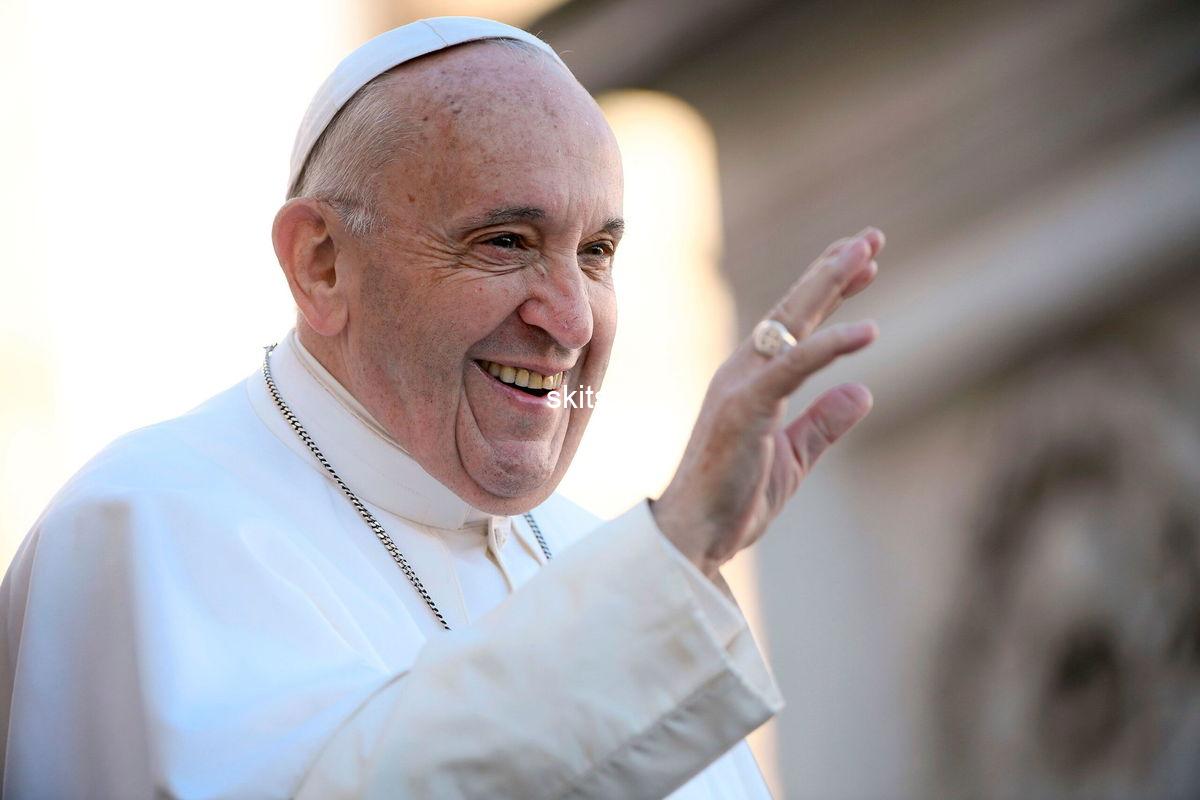 Pope still in critical condition with signs of mild kidney failure vatican says