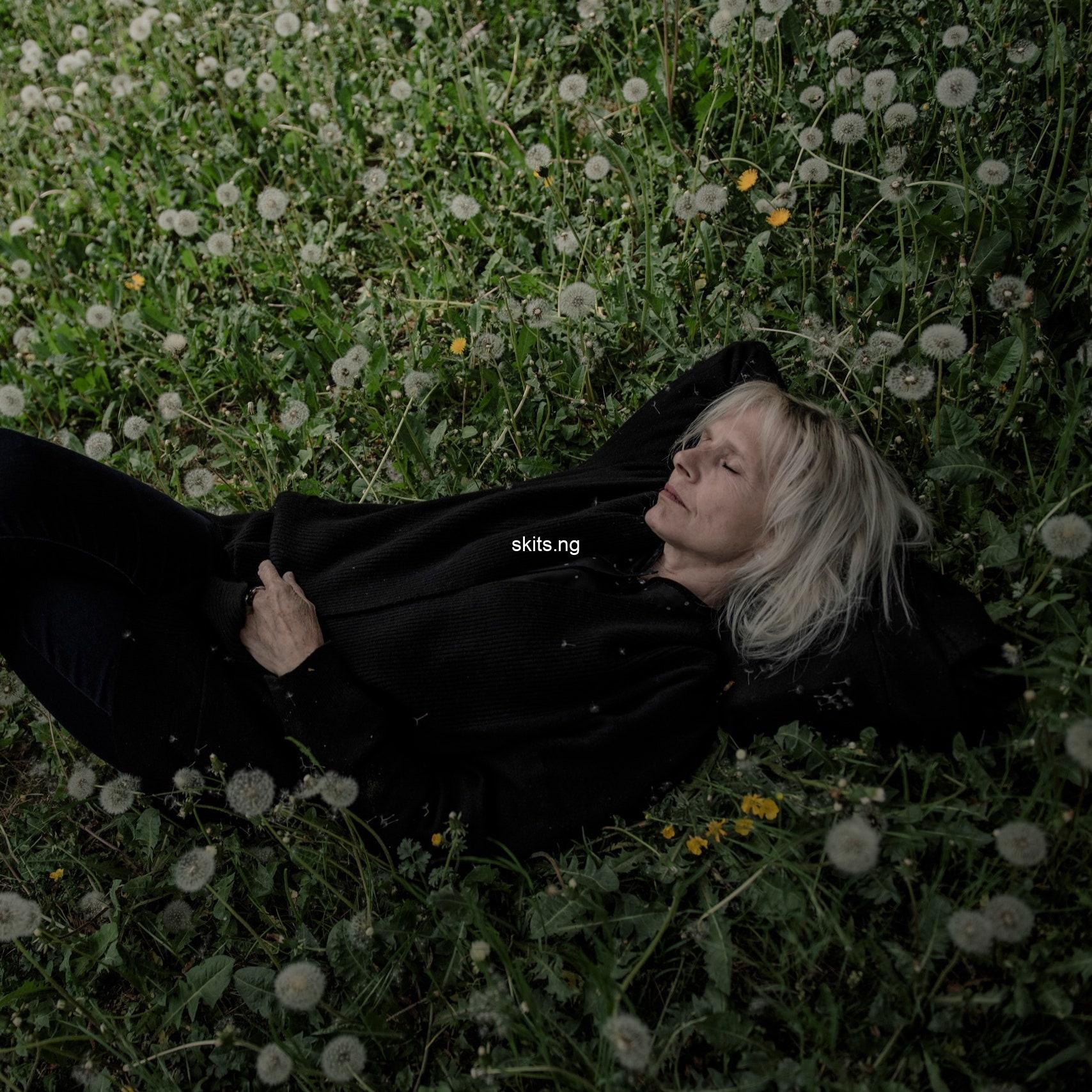 Suicidal woman rescued after trying to end it all at home while her husband was allegedly there with his side chic (video)