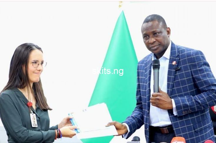 EFCC returns $120,548 and N70m to foreign fraud victims