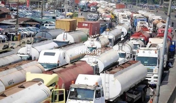 Fg bans 60000 litre fuel tankers from plying nigerian roads beginning march