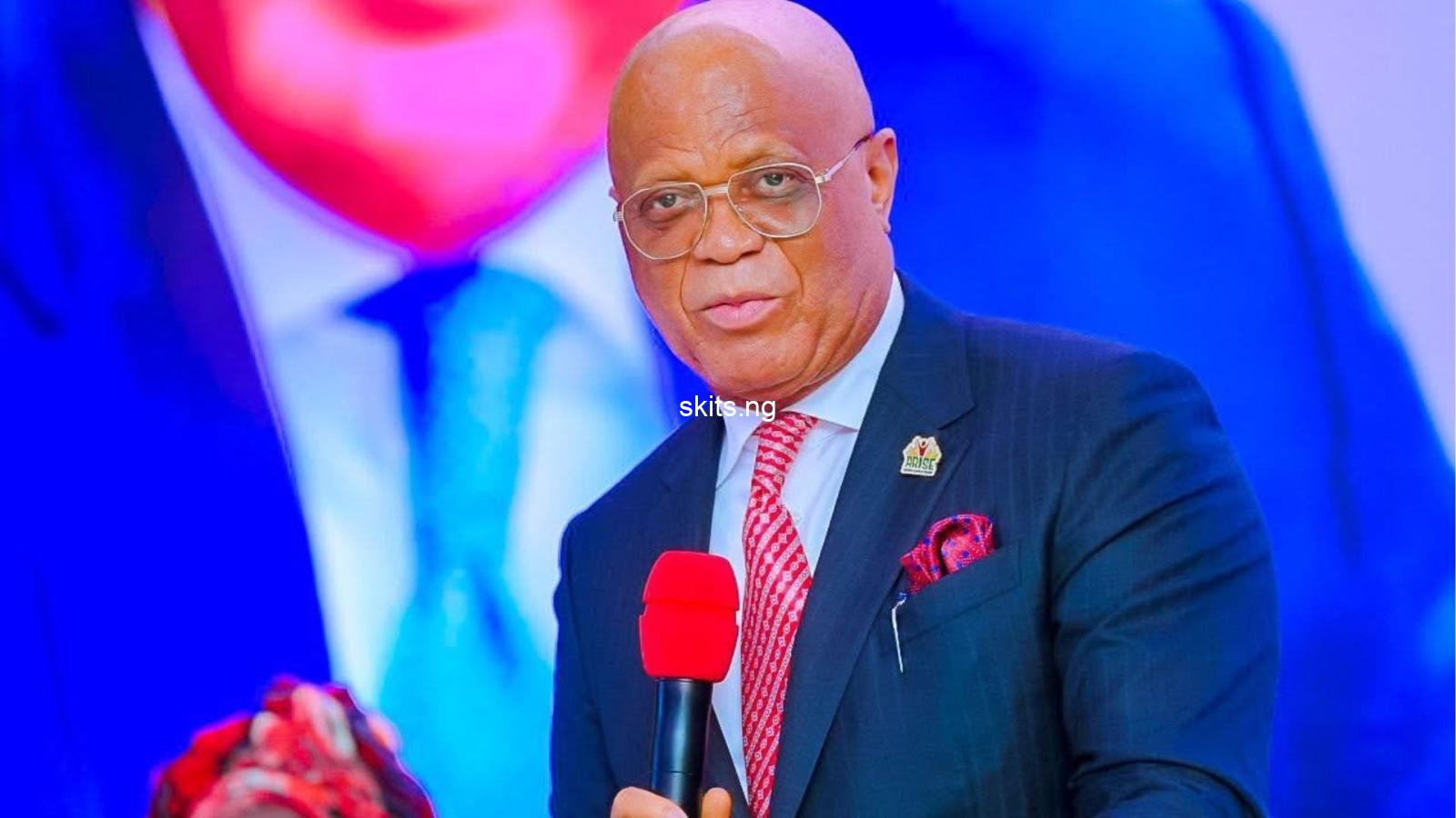 Defect with me or resign akwa ibom state governor umo eno tells his commissioners as he announces his defection from pdp