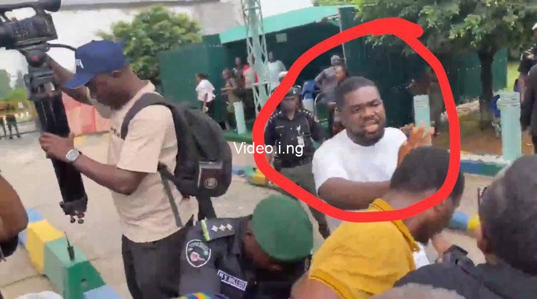 VIDEO.I.NG – Did Nigeria Police Steal Sowore Sungalsses ? See Video !