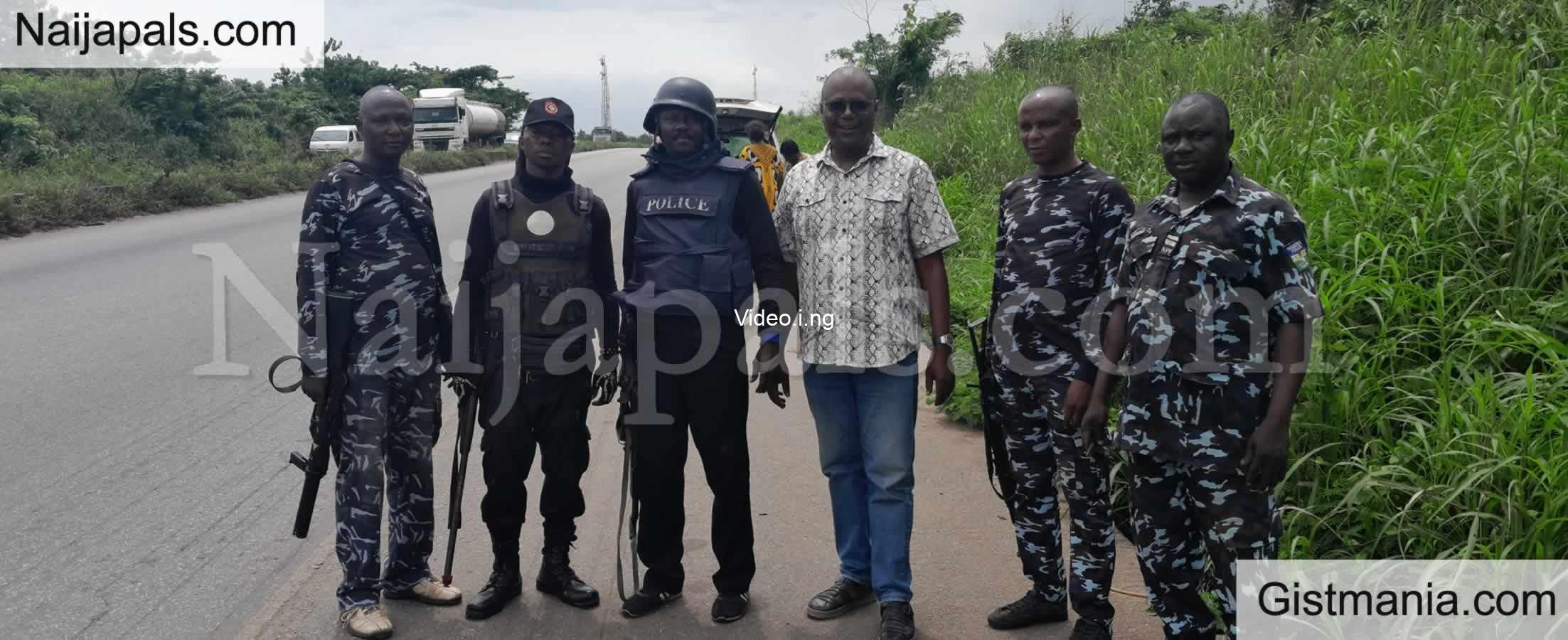 Nigerian man praises police officers who came to his rescue after his car suffered a fault on an express road