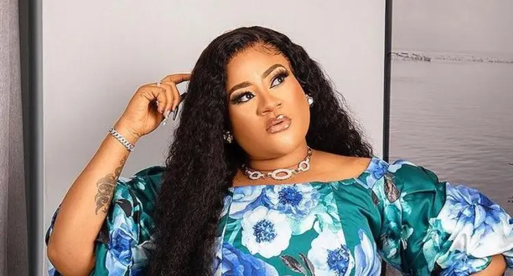 Nkechi blessing escapes unhurt after pop collapsed in her home video