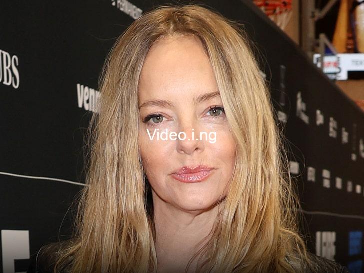 Actress bijou phillips still awaiting kidney match after 1000 donors volunteer