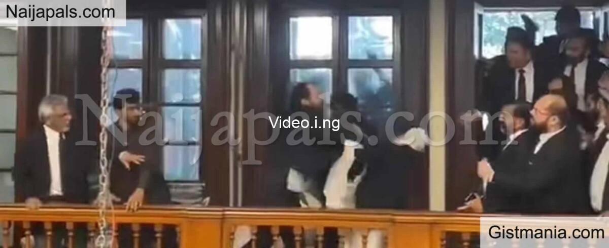 Lawyers exchange blows at Lahore High court during Bar Association election (video)