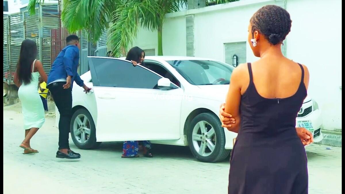 She Is Filled With Regrets To See Her Poor Ex She Abandoned Happily Married As A Billionaire