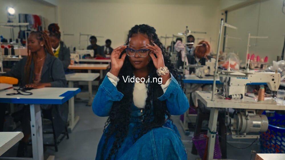 (ViDEO) Bridget Blue – 9 to 5