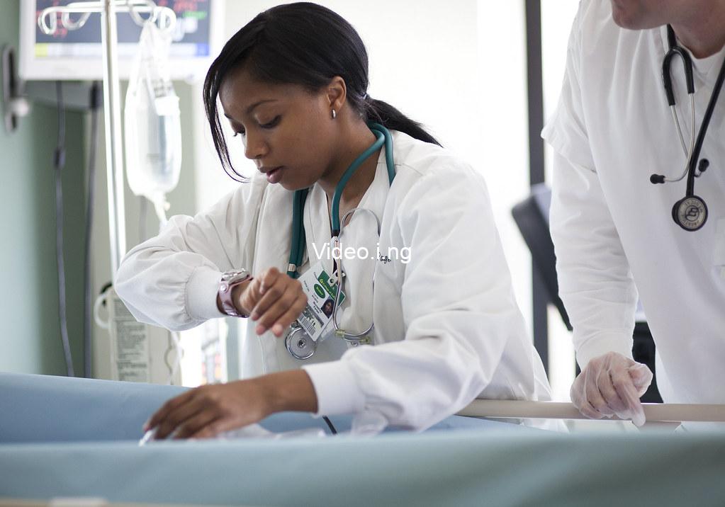 Nursing students protest hike in fees from N90,000 to N580,000 (video)